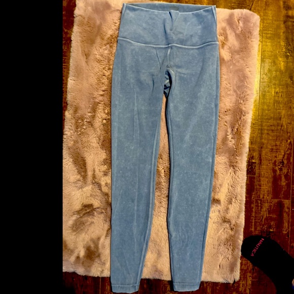 Lululemon size 6 Wunder Under High Rise Tight. Snow Washed Colour. - Picture 2 of 3